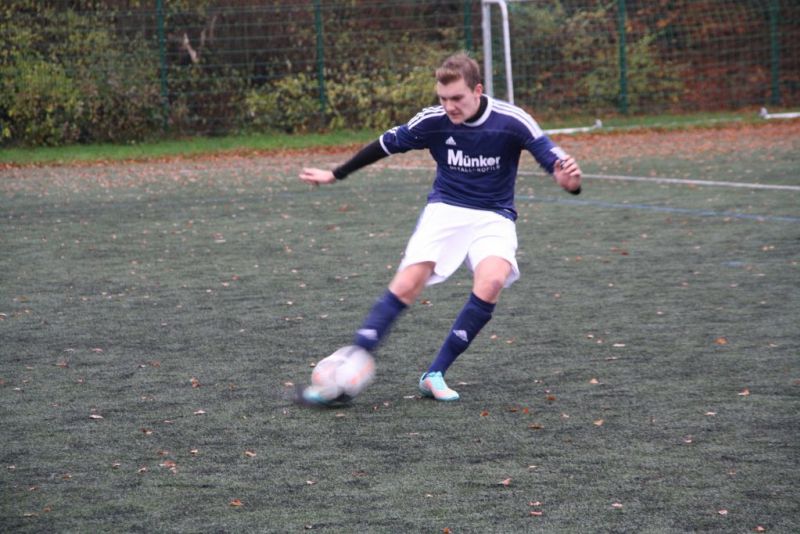 SV Tuerk Attendorn - VfR 16.11.12014 010.JPG